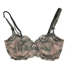 VICTORIA SECRET PUSH UP BRA 32DDD